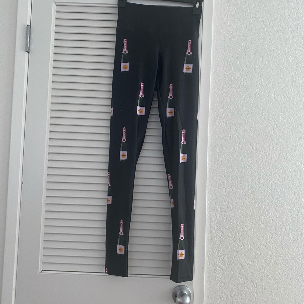 Never worn. Goldsheep | Rose Champagne #roseallday Legging Black XS